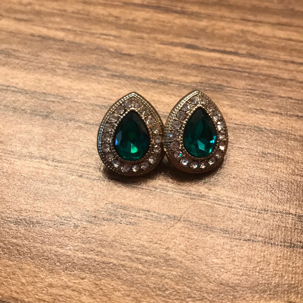 Green emerald studs